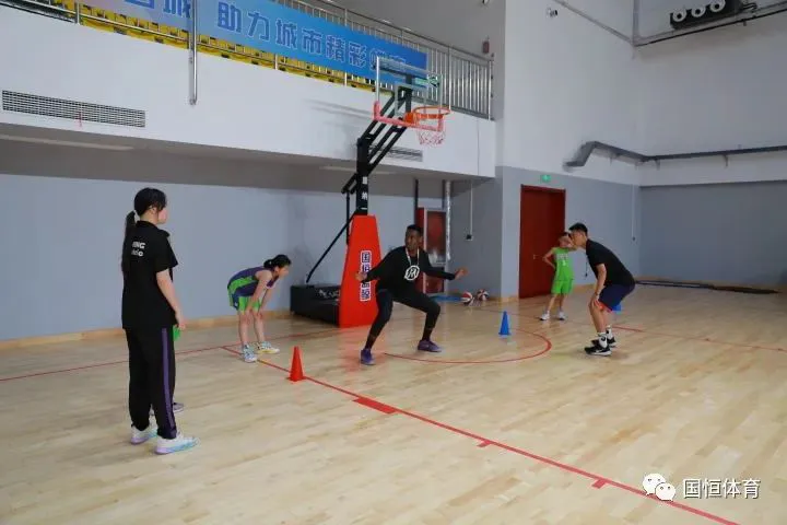适合不同年龄段篮球爱好者的体能训练方案_1
